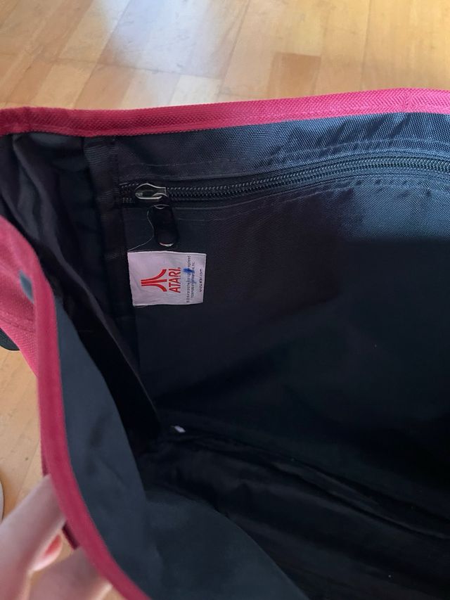 Bandolera / mochila de Atari Roja