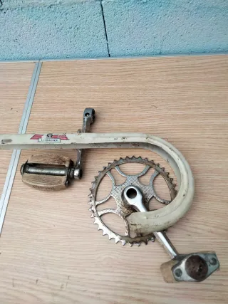 Pedales y plato bicicleta vintage