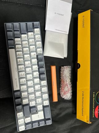 Teclado Mecânico E-YOOSO Z-686 RGB Cinza/Branco