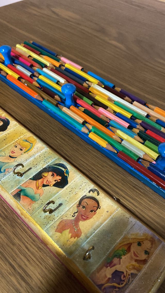 Colgadores de pared con dibujos de princesas