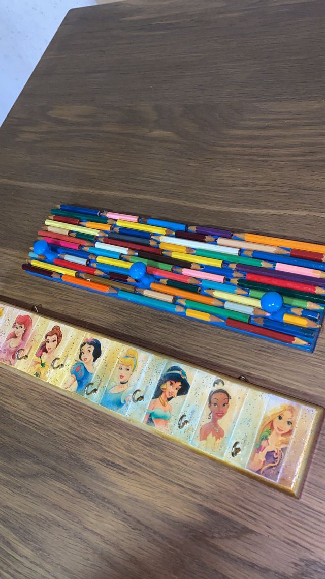 Colgadores de pared con dibujos de princesas