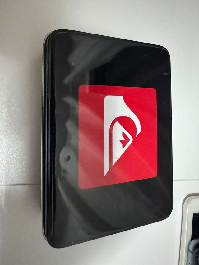 Cartera Quiksilver Original Negra y Roja