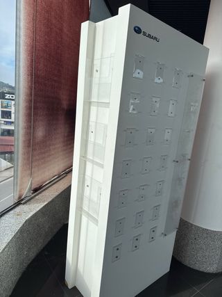 Expositor de catálogos blanco