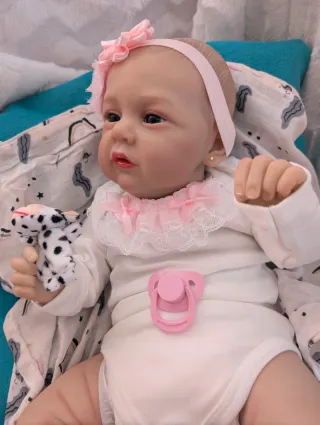 Reborn pesa 2 kilos 100