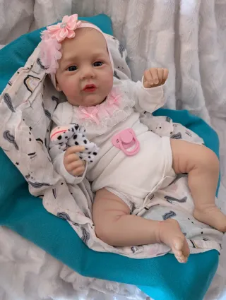 Reborn pesa 2 kilos 100