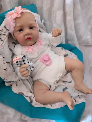 Reborn pesa 2 kilos 100
