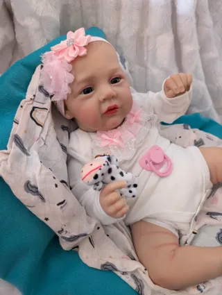Reborn pesa 2 kilos 100
