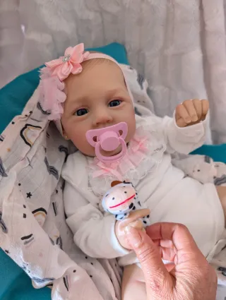 Reborn pesa 2 kilos 100