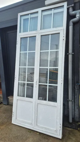 Puerta doble aluminio blanco con cristal