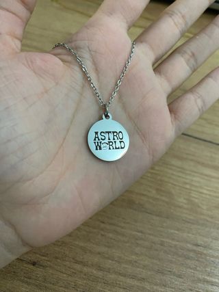 Collar astroworld plateado