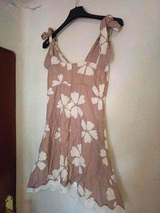 Vestido floral marrón y blanco