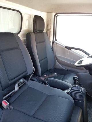 Nissan NT400 Cabstar con plataforma