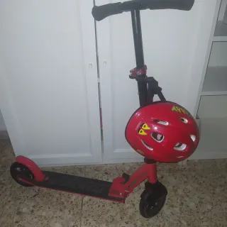 Patinete y casco infantil