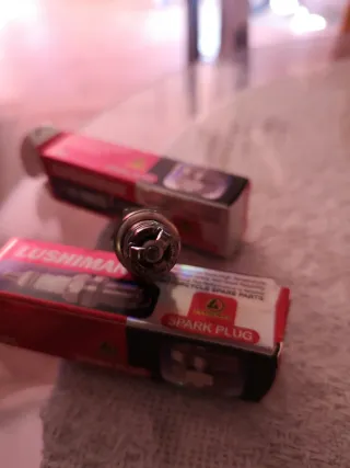 2 Bujías D8TC 3 Electrodos Motores 4 Tiempos