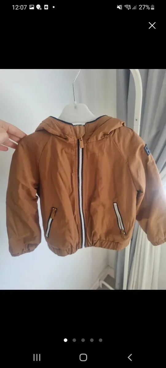 Chaqueta marrón capucha