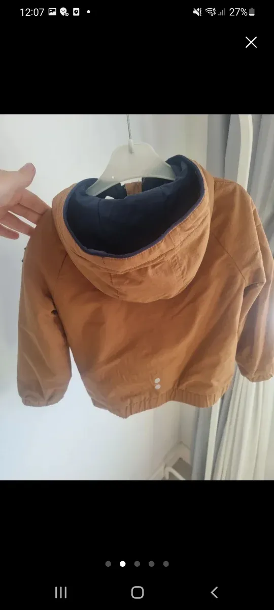 Chaqueta marrón capucha