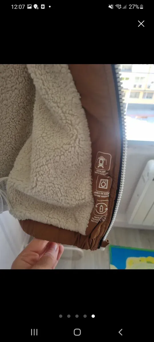 Chaqueta marrón capucha