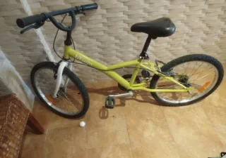 Bicicleta infantil amarilla