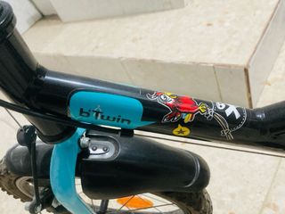 Bicicleta infantil Btwin negra y azul