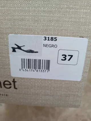 Sandalias negras de tacón Porronet.