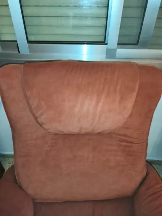 1 Butaca de tela y madera