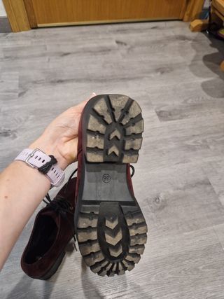 Botines de terciopelo con cordones