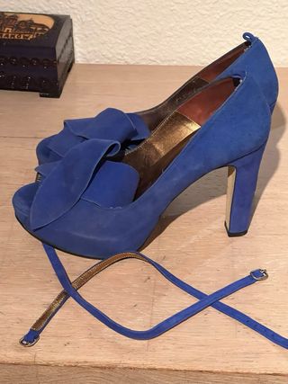 Zapatos de tacón Sole Piel azules. usados 1 día.
