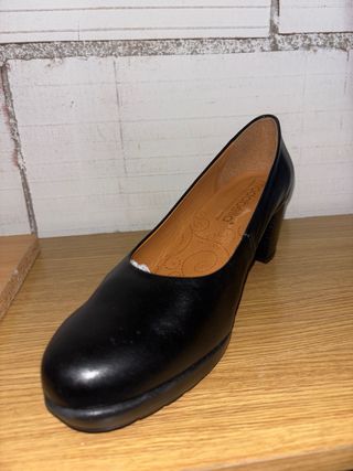 Zapato de tacón negro para mujer