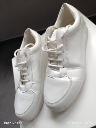 Zapatillas Blancas con Luces Talla 42 (40)