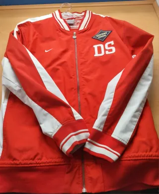 Chaqueta Nike Downing Stadium Roja y Blanca