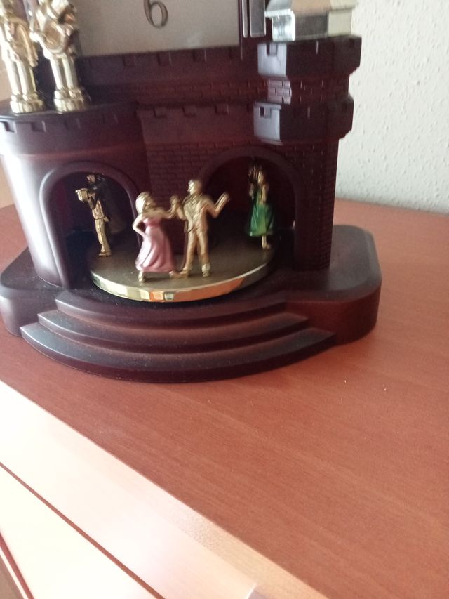 Reloj de mesa decorativo estilo castillo