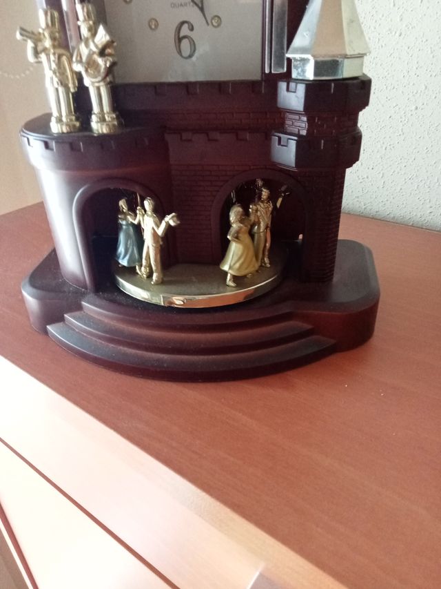 Reloj de mesa decorativo estilo castillo