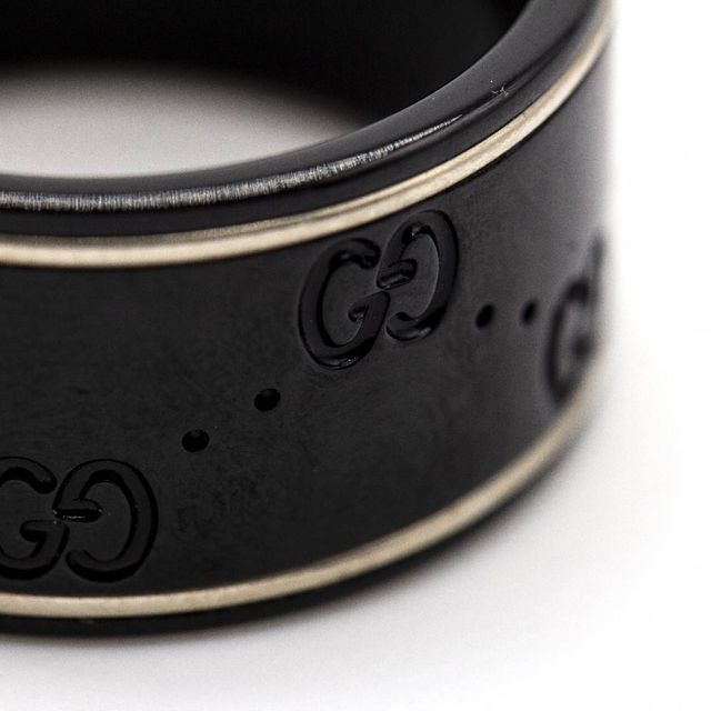 Anillo Gucci Icon Oro Blanco y Cerámica Negro