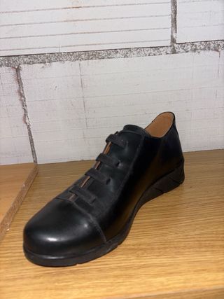 Zapato de mujer negro piel