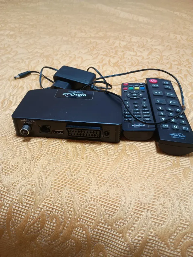 Decoder Digiquest funzionante con telecomandi