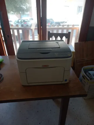 Impresora Láser OKI Blanca y Gris