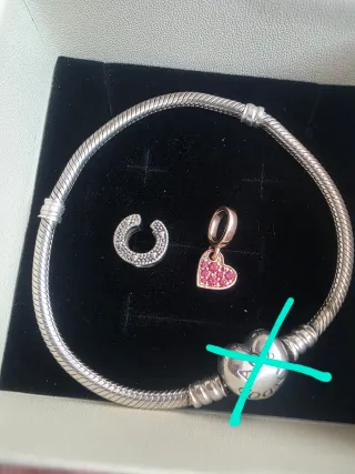 Pandora Charms 15€ cada uno.