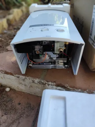Calentador de agua a gas nuevo en caja