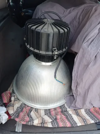 Foco colgante industrial