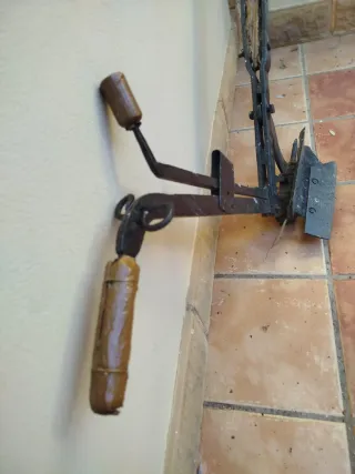 Arado de vertedera antiguo de labranza