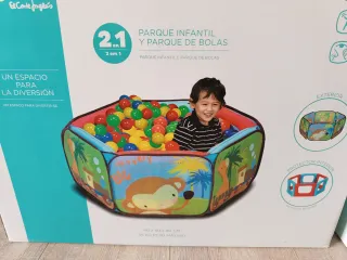 Parque infantil y piscina de bolas.
 Regalo bolas