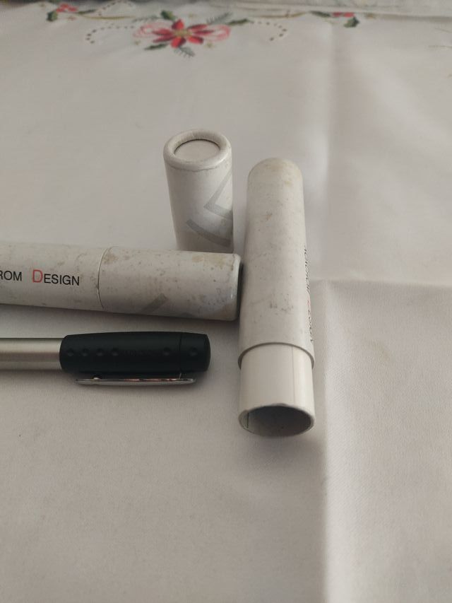 Pluma Inoxcrom Diseño
Con su caja.
2 unidades 15€