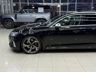 Audi RS4 2021
