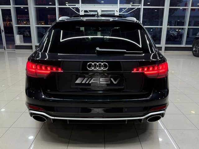 Audi RS4 2021