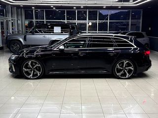 Audi RS4 2021
