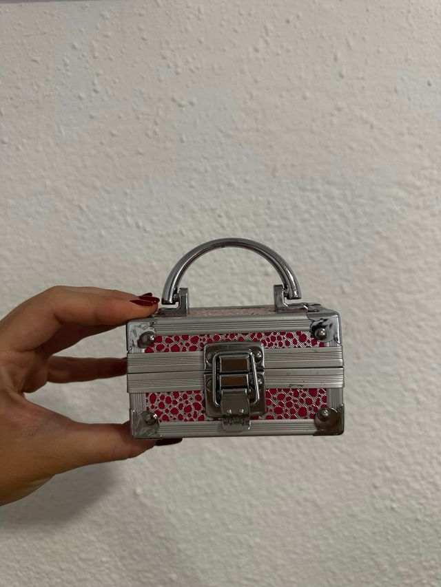 Cajita de almacenaje metálica