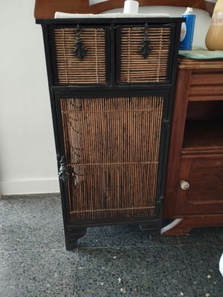 Botellero de mimbre y metal