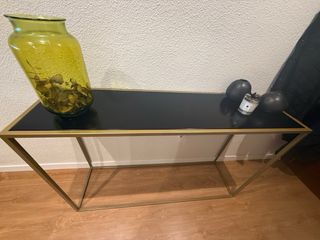 Mueble de hierro para entrada negro y dorado