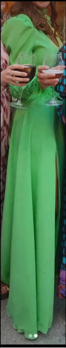 Traje de fiesta verde dos piezas