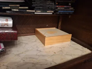 Mueble bar madera antiguo con cristal